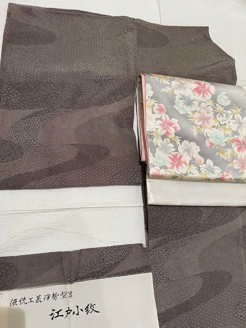 江戸小紋　ブラウン　仕立て上がり　正絹　銀花仙　撫松庵　丹後ちりめん　伊勢型写