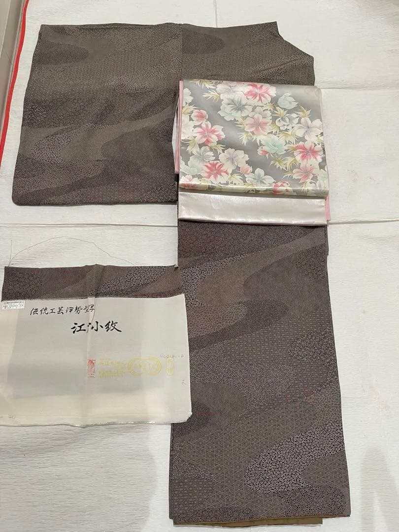 江戸小紋　ブラウン　仕立て上がり　正絹　銀花仙　撫松庵　丹後ちりめん　伊勢型写