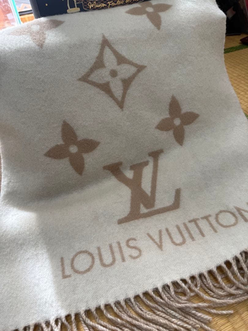 ルイヴィトン マフラー ベージュ アイボリー 美品