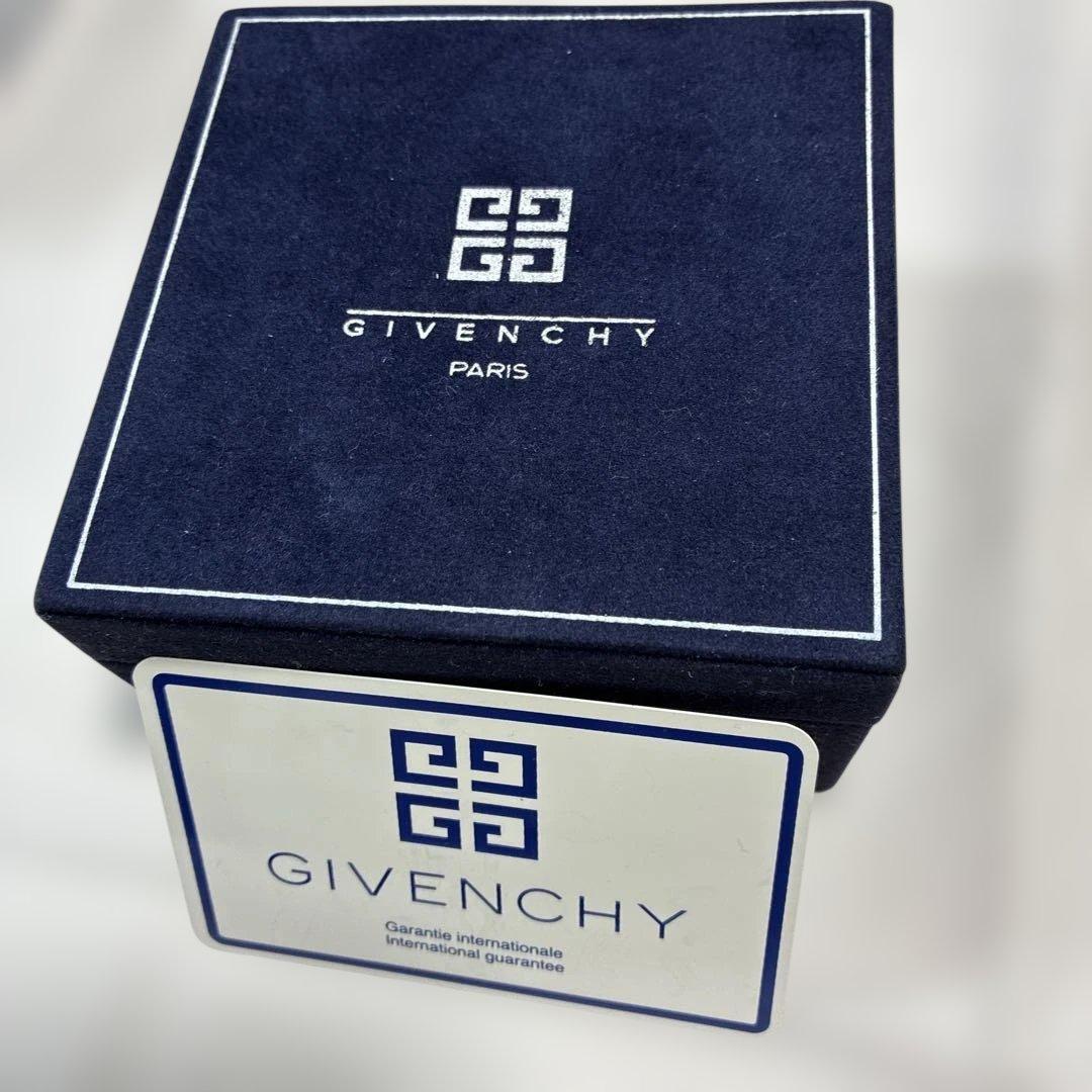 ジバンシー　バングルウォッチ　ゴールド　文字盤ブラック