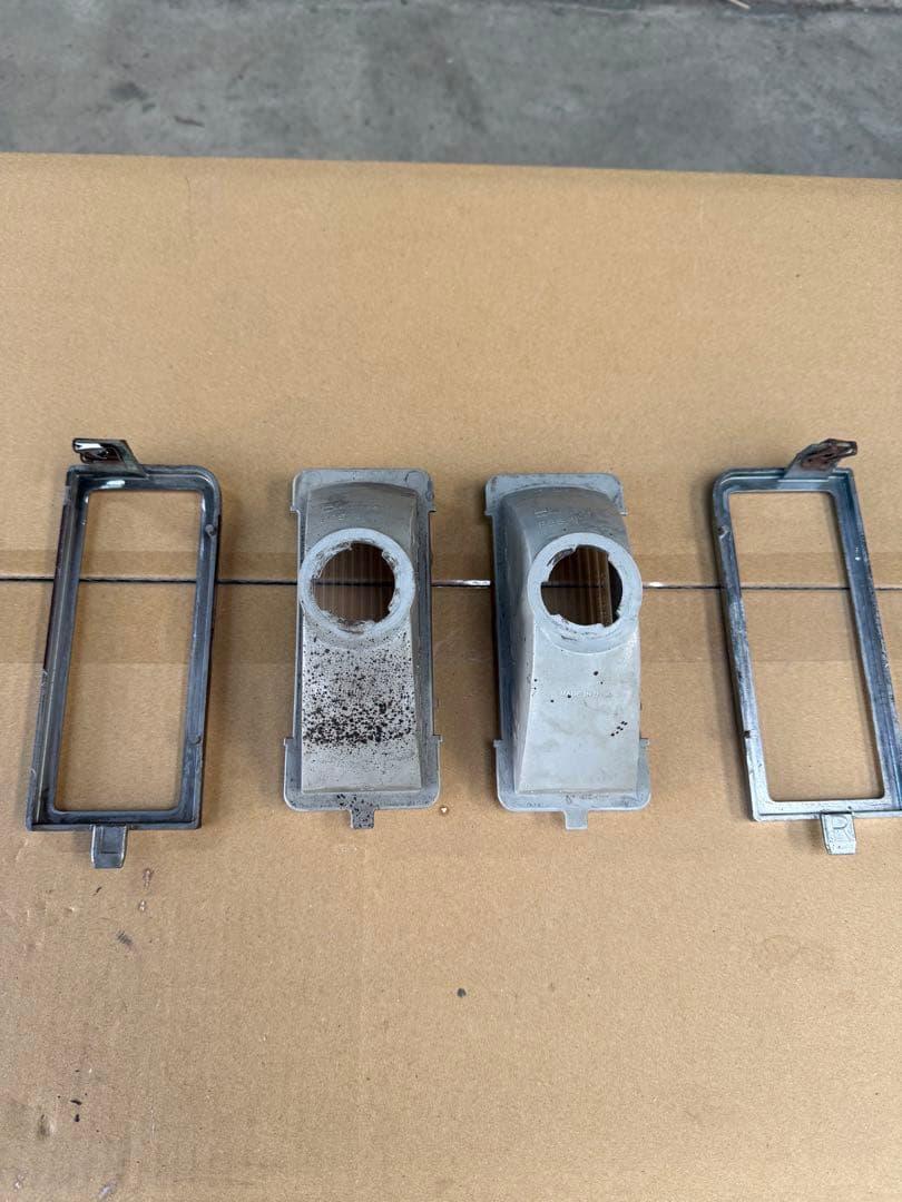 H*o様 キャデラック　ブロアム　80〜92 バックランプレンズ　フレームセット