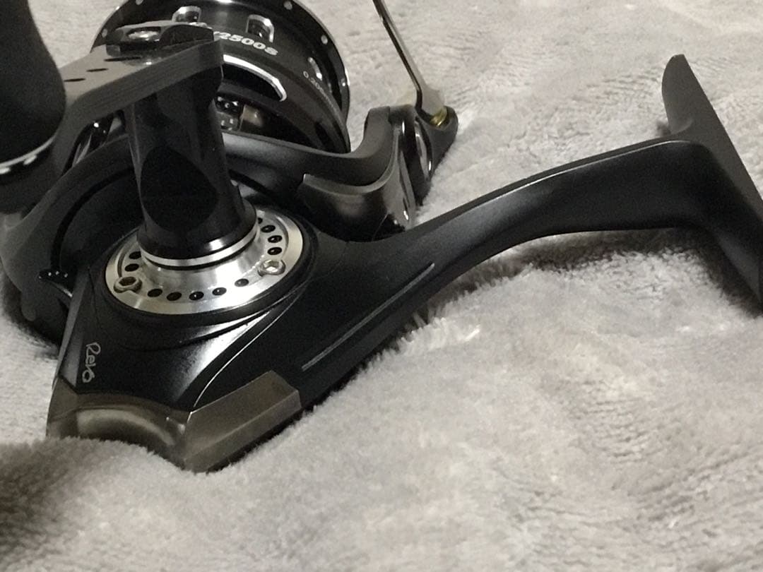 極美品　ABU Revo MGX 2500S