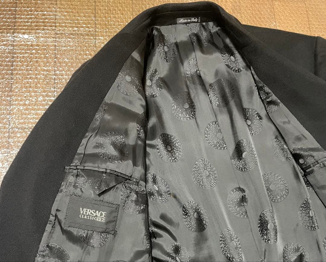 VERSACE CLASSIC チェスターコート 黒　Lサイズ～XLサイズ