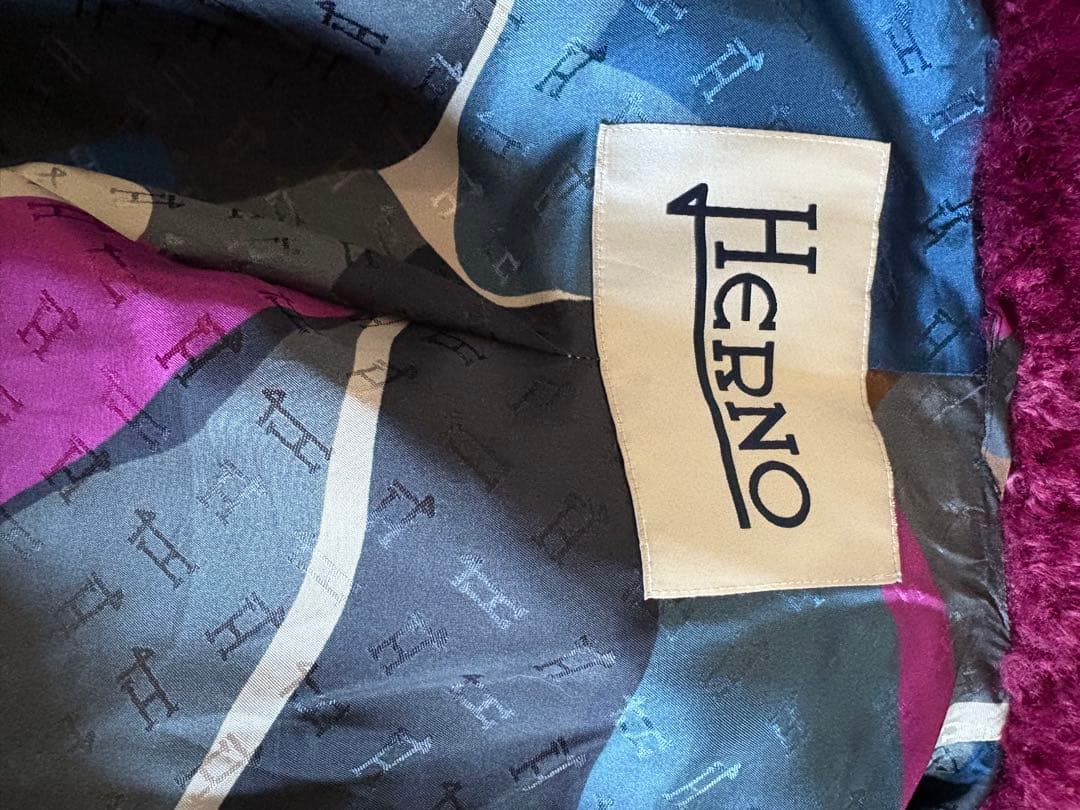 ヘルノ珍しいカラーワインレッド ロングコート