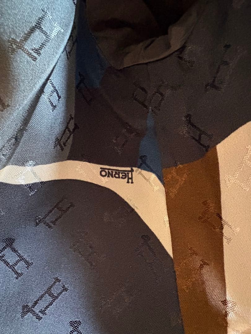 ヘルノ珍しいカラーワインレッド ロングコート