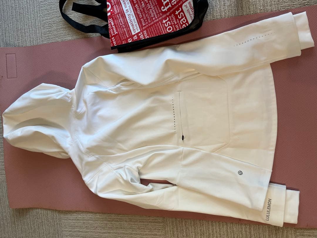 ルルレモンパーカー