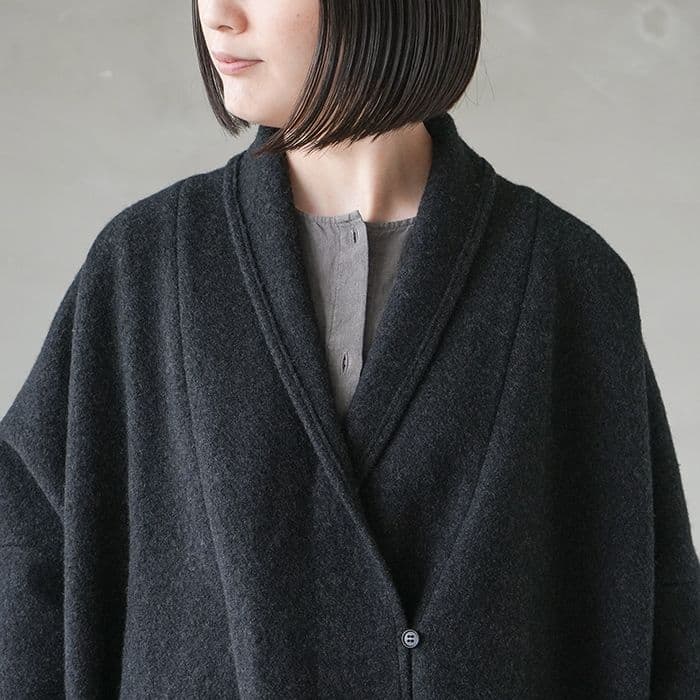 evamevaプレスウールローブコート