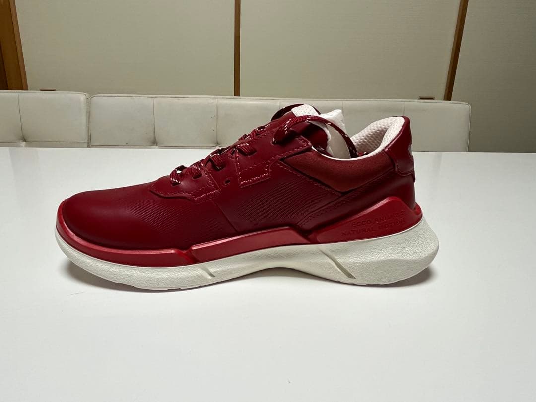 【ECCO Biom 】レザースニーカー