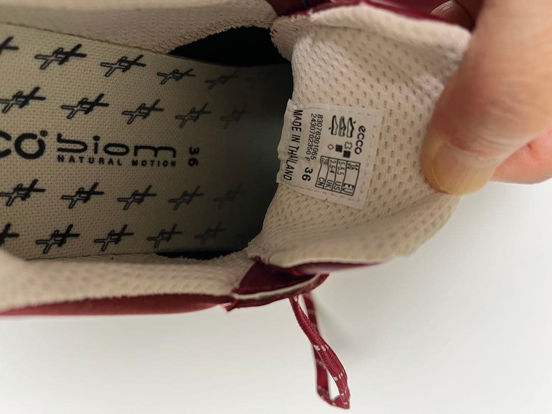 【ECCO Biom 】レザースニーカー