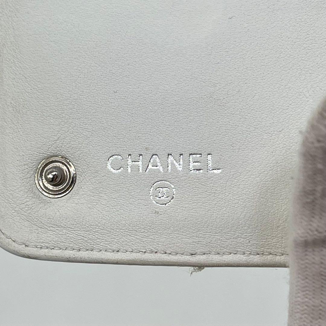 CHANEL 長財布 ラウンドファスナー ココマーク キルティング チャーム付き
