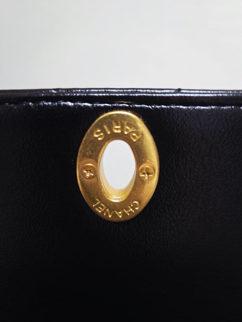 *レザーショルダーバッグ*　ゴールド、チェーン　キルティングА4