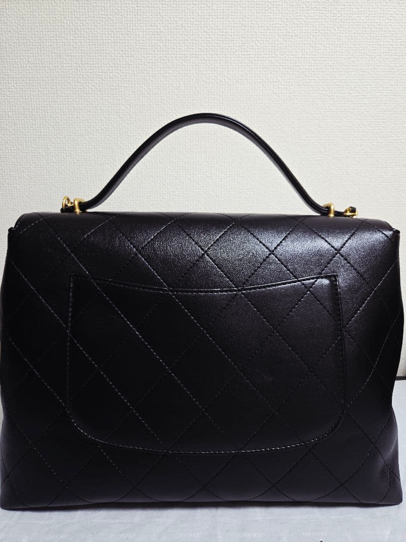 *レザーショルダーバッグ*　ゴールド、チェーン　キルティングА4