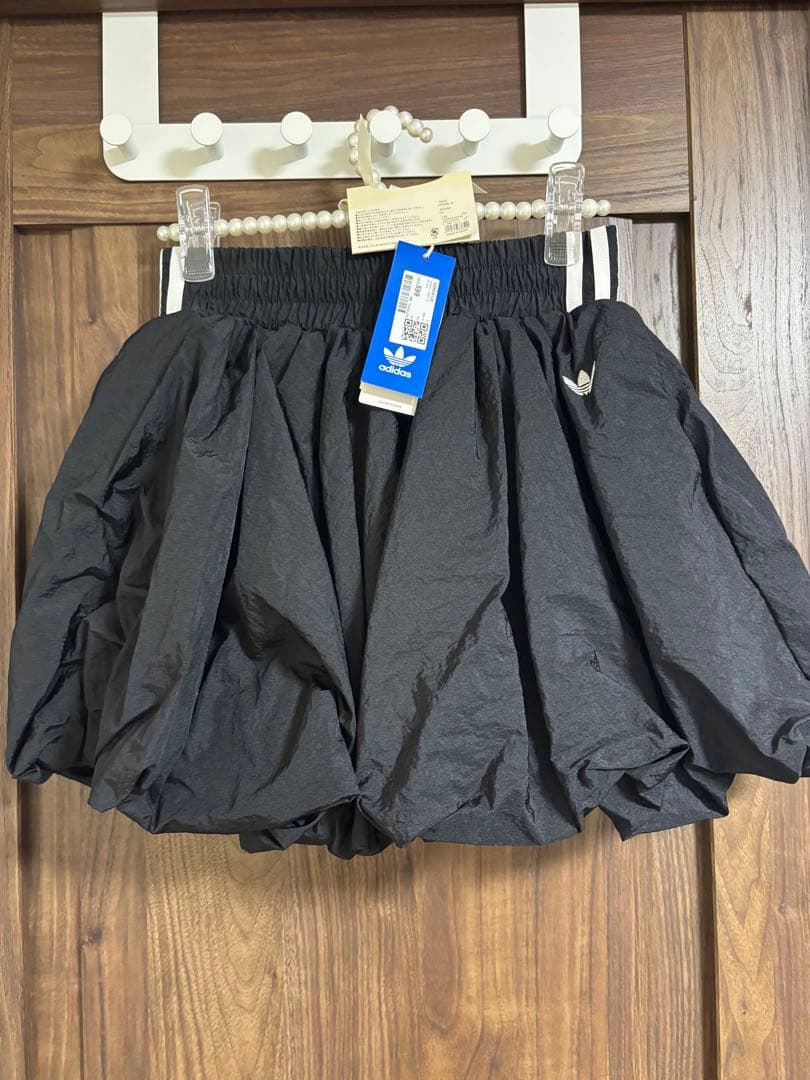 アディダス ブラック フレアスカート