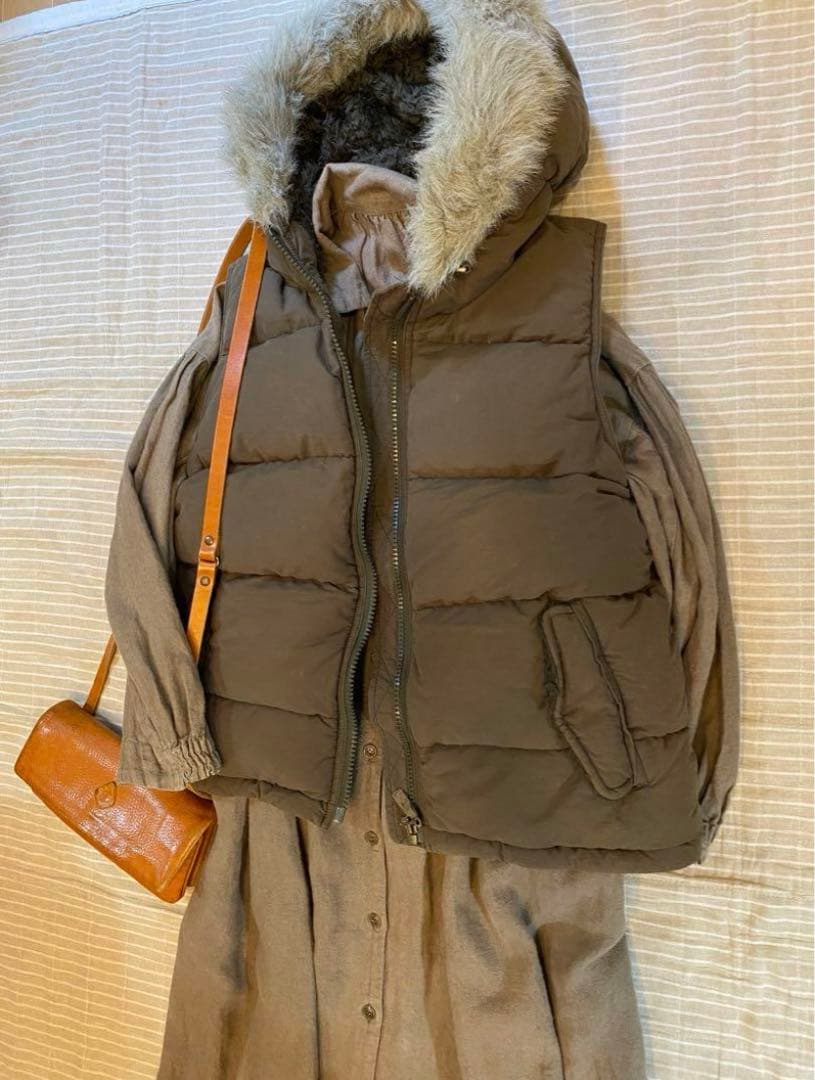 サニークラウズ　ダウンベスト オリーブグリーン