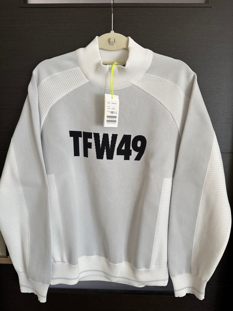 極美品　Mサイズ　TFW49 MOCK NECK KNIT