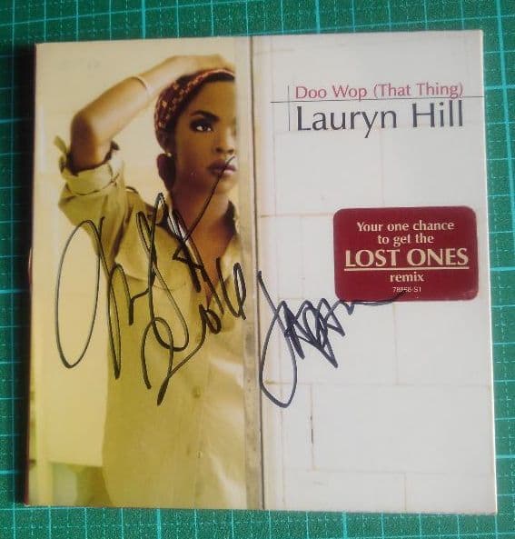 Lauryn Hill　ローリン・ヒル　サイン入りCD