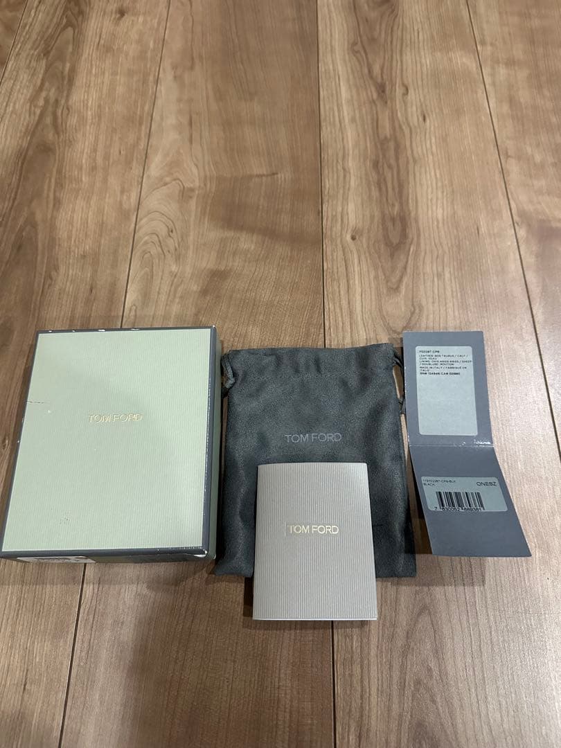⭐︎最終値下げ⭐︎TOM FORD ブラック 二つ折り財布