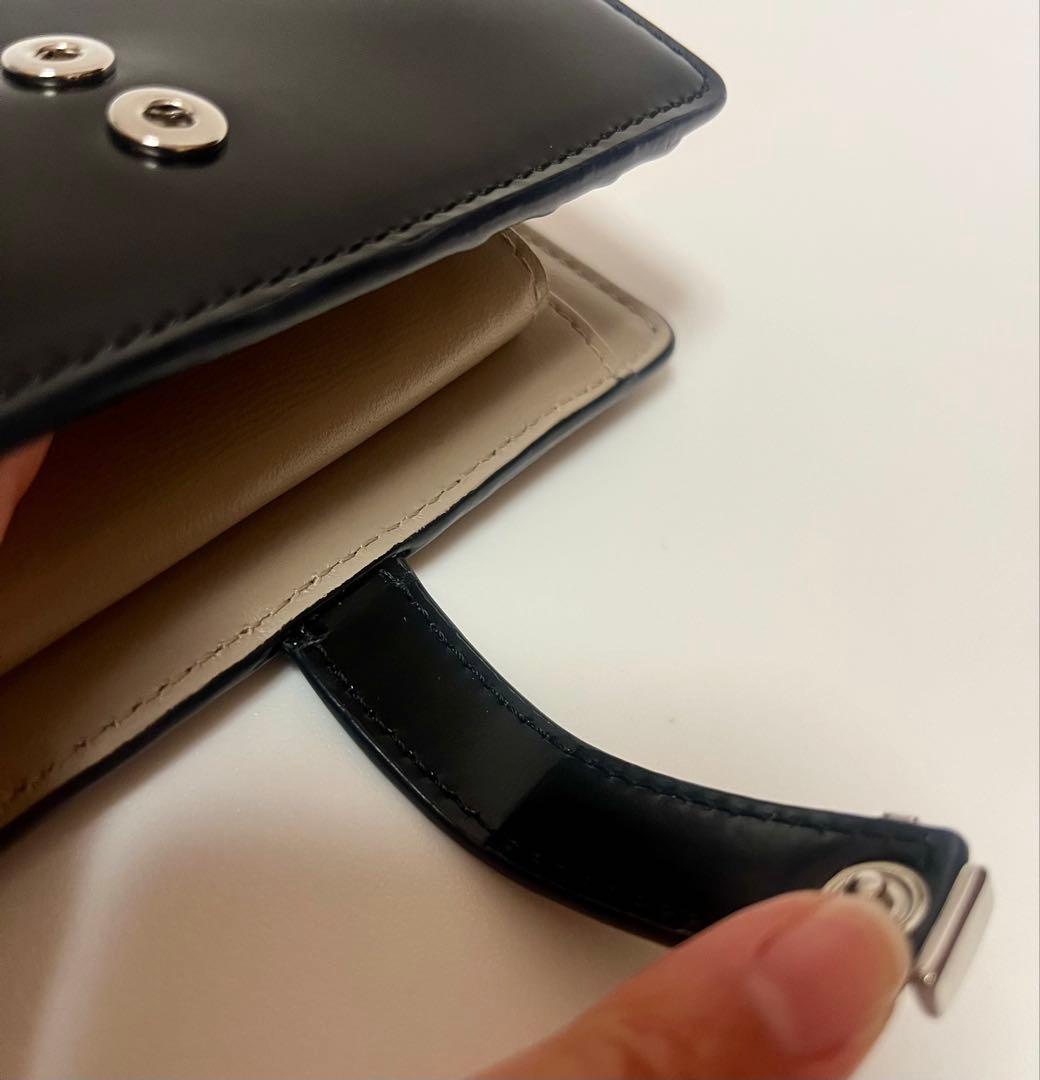 TOD'S 黒 レザー 二つ折り財布 箱付き