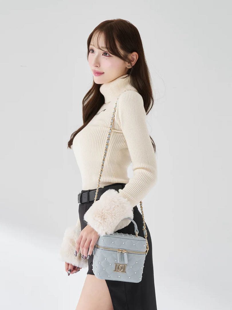 ダーリッチ 【ゴールドパーツ】キルティングパールスクエアミニバッグ サックス