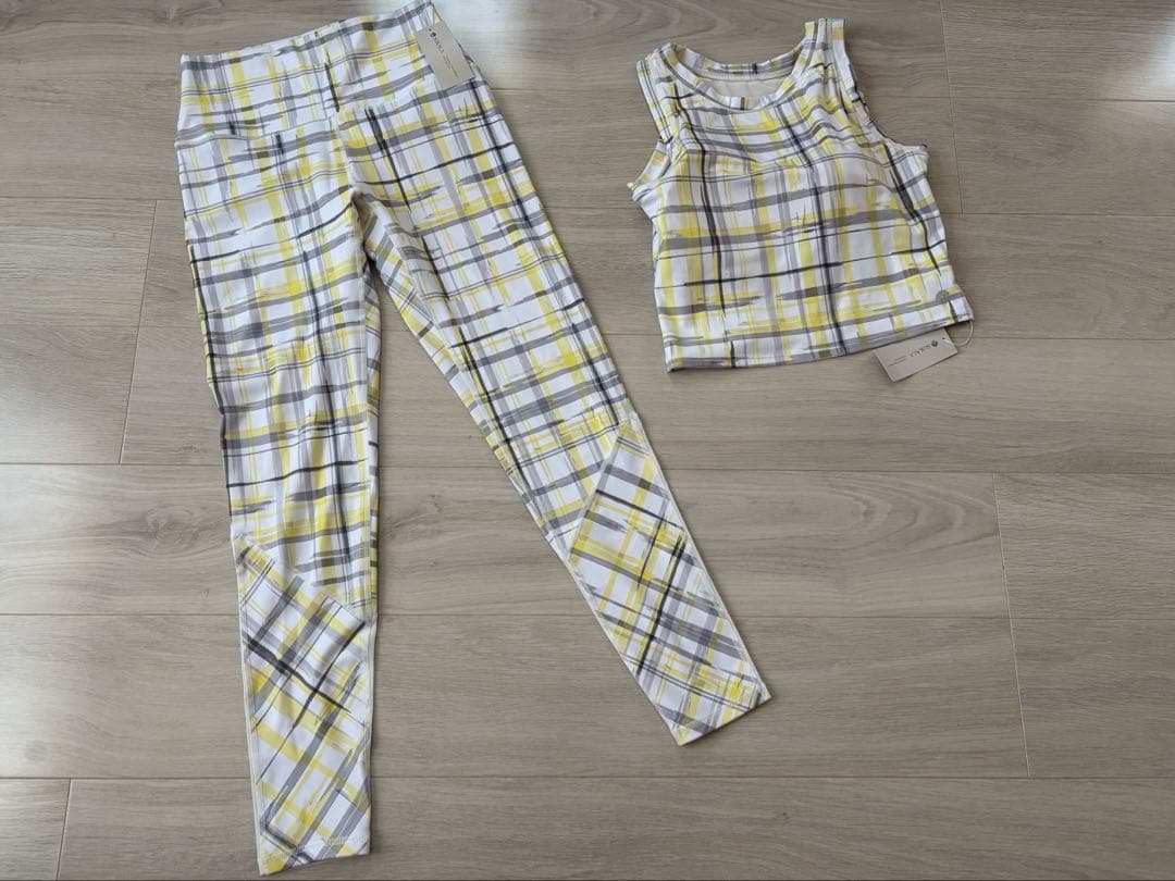 スカーラ　SUKALA Mサイズ　ヨガウェアセット（トップス・レギンス）LAVA