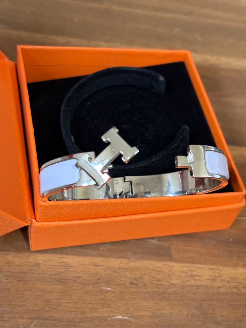HERMES パープルエナメルバングル 《クリックH》