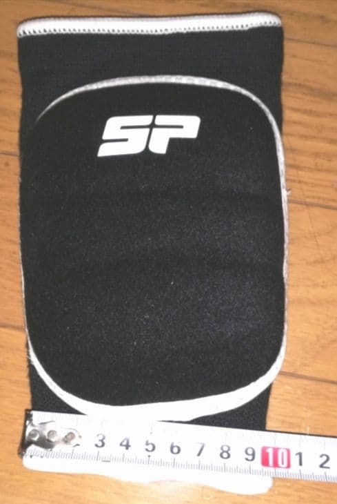 【匿名配送】【未使用】肘　膝　ひじ　ひざ　パッド　GK　ゴレイロ　黒　白