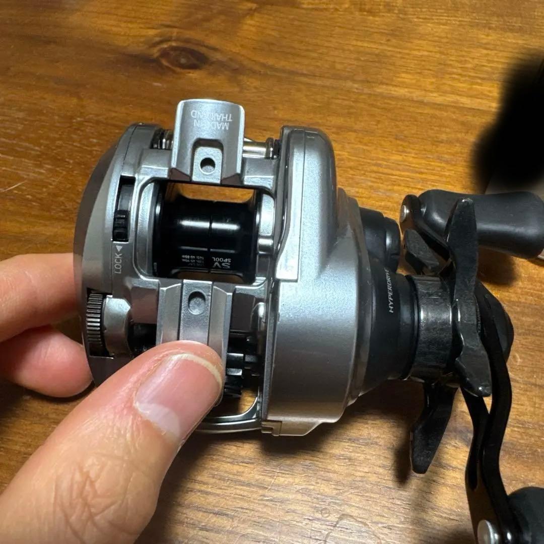 ダイワ アルファス　21 SV TW 800H 7.1 右ハンドル