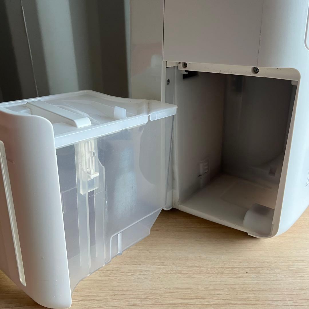 B96激安早い者勝ち ✨　シャープ　除湿機 ホワイト　新生活応援！✨