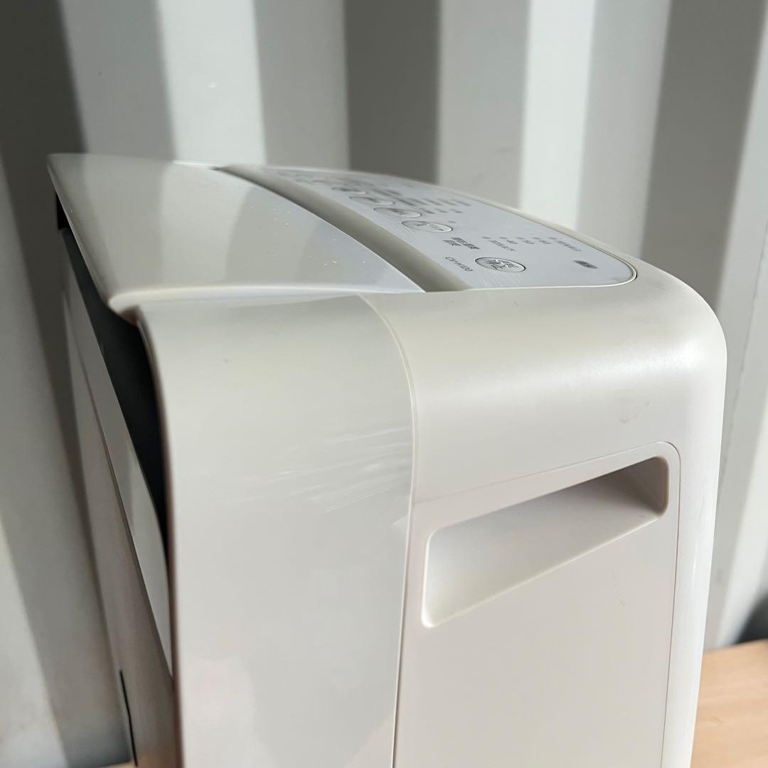 B96激安早い者勝ち ✨　シャープ　除湿機 ホワイト　新生活応援！✨