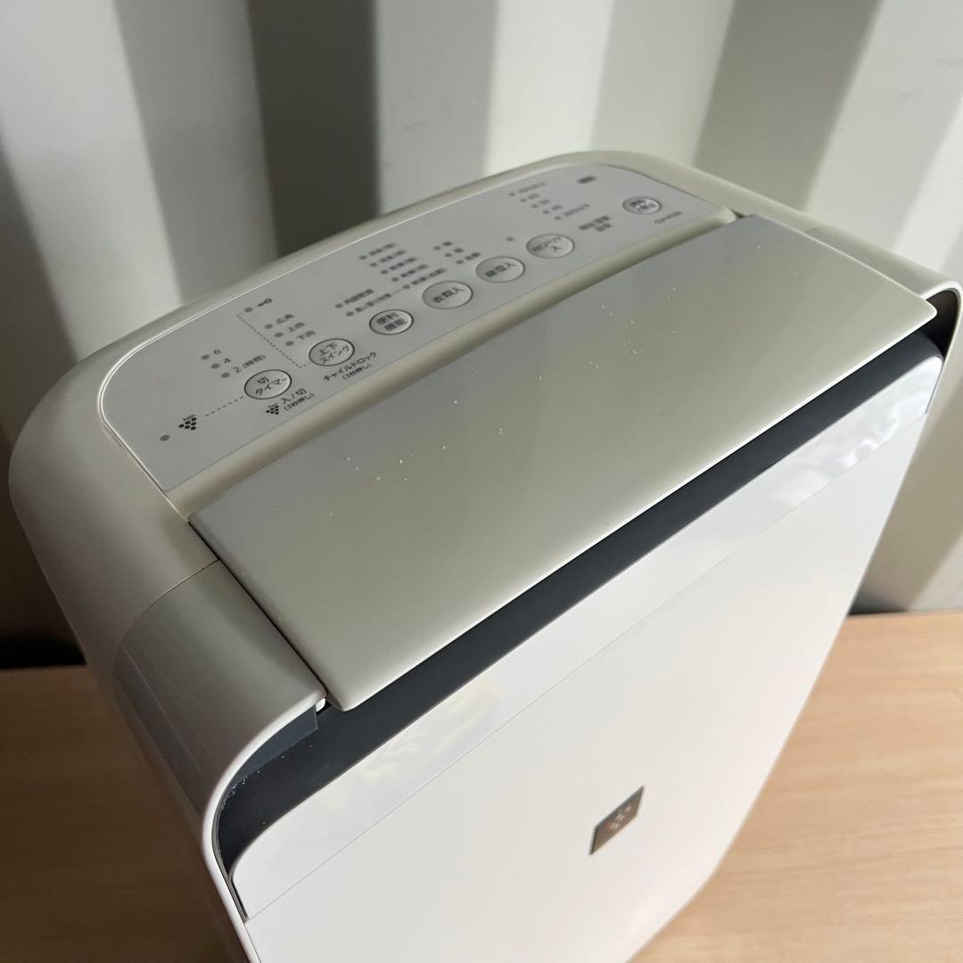 B96激安早い者勝ち ✨　シャープ　除湿機 ホワイト　新生活応援！✨