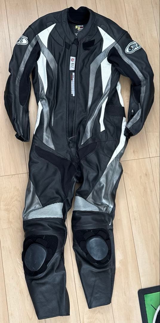 バイク　レーシングスーツ