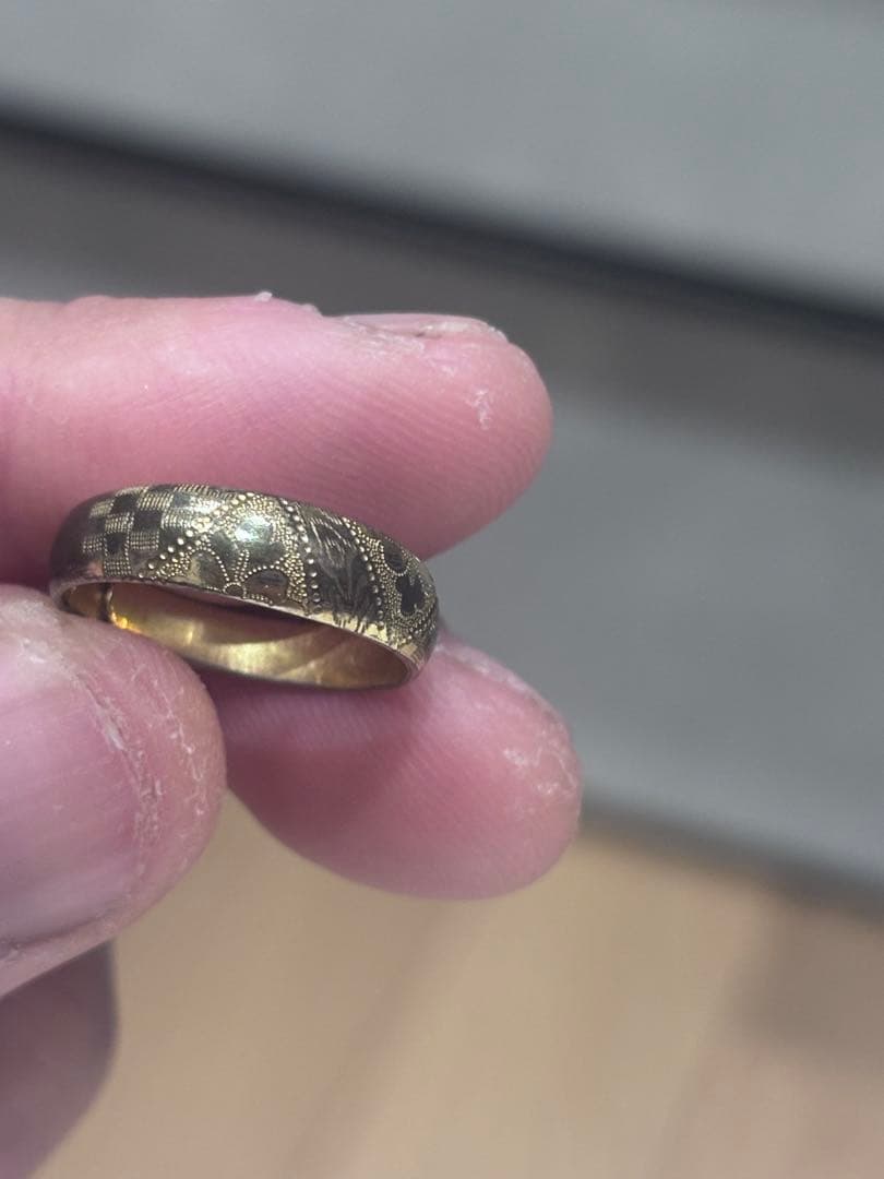 く*ー様 アンティーク 彫金 高彫 金張 シルバーゴールド 指輪。未鑑定