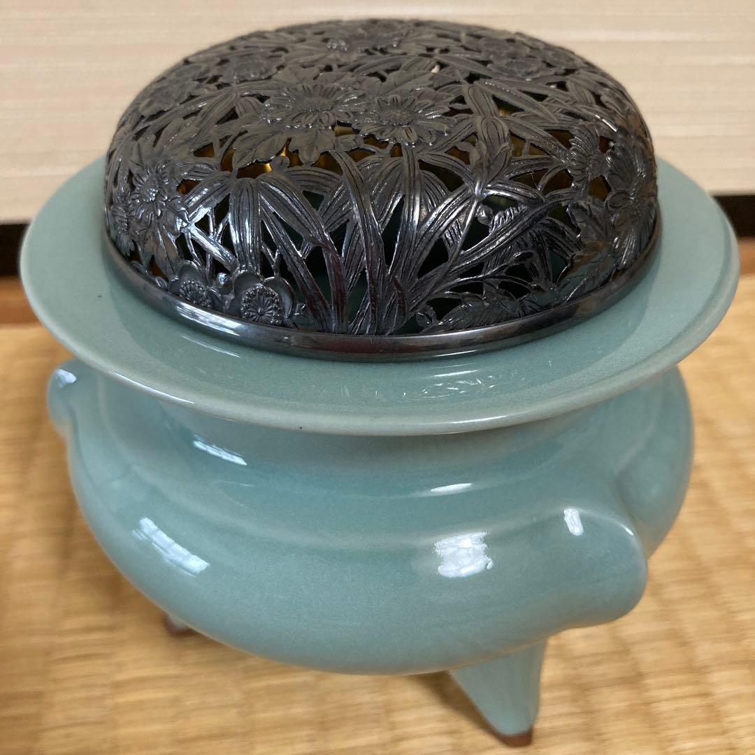 諏訪蘇山作 香炉 青磁 袴腰 三足香炉 純銀 花刻透し火屋 信幸造