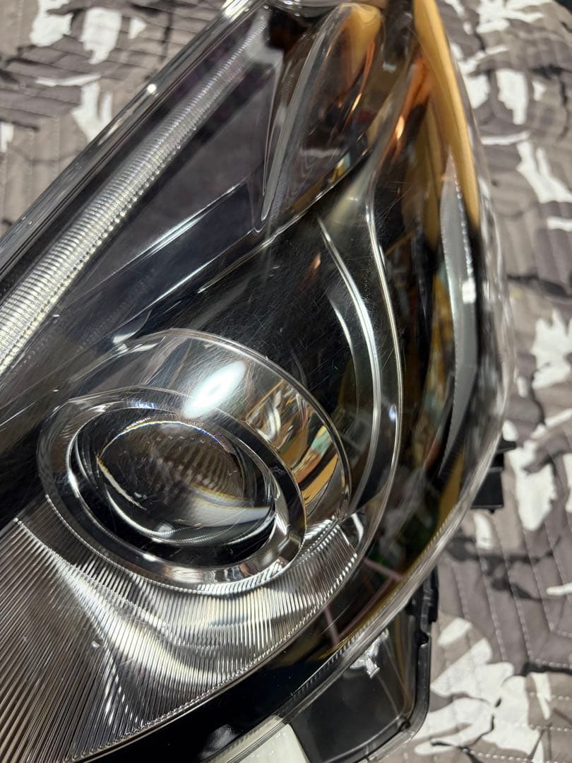 ラ*子様 H29年　プリウスα G's 左ヘッドライト