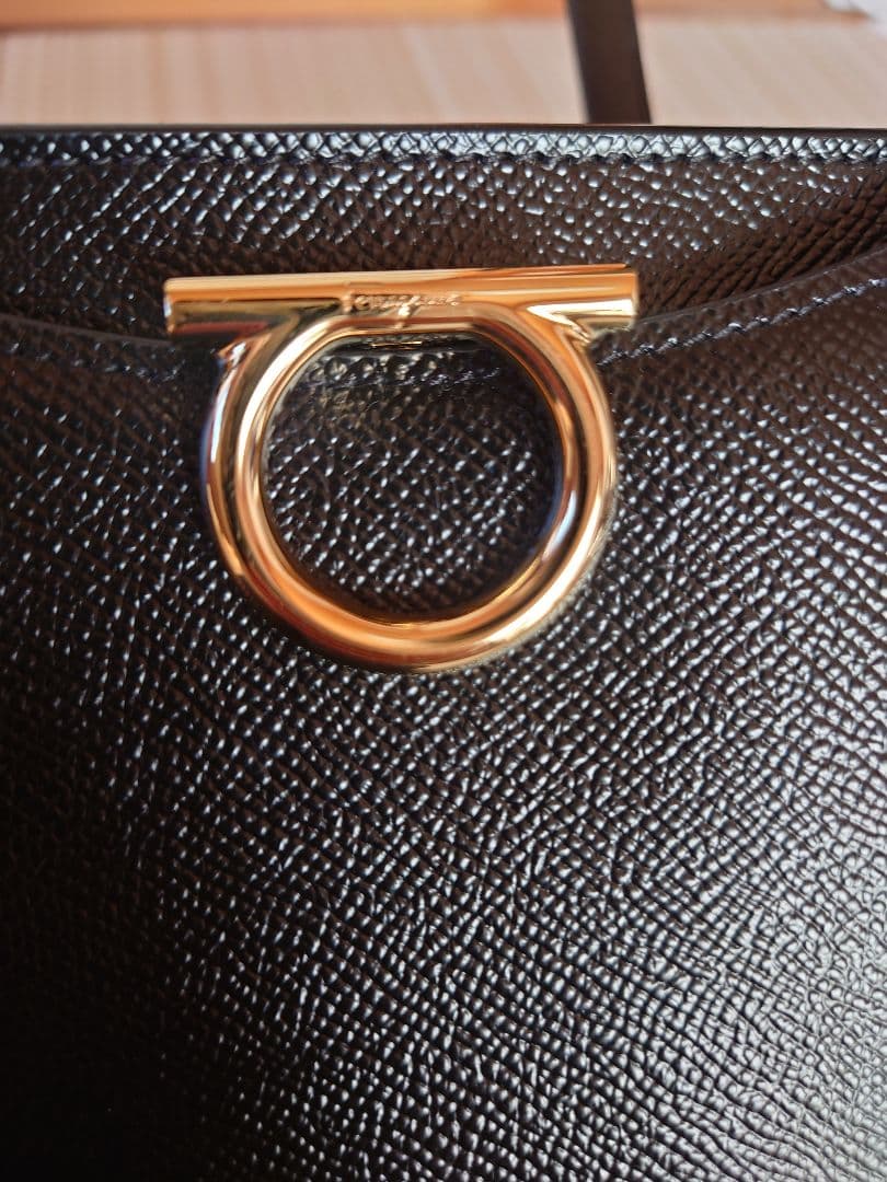 フェラガモ　ガンチーニ　黒トートバッグ