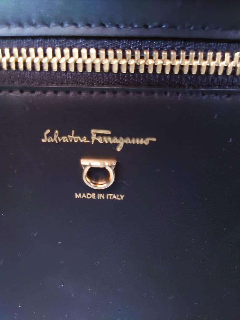 フェラガモ　ガンチーニ　黒トートバッグ