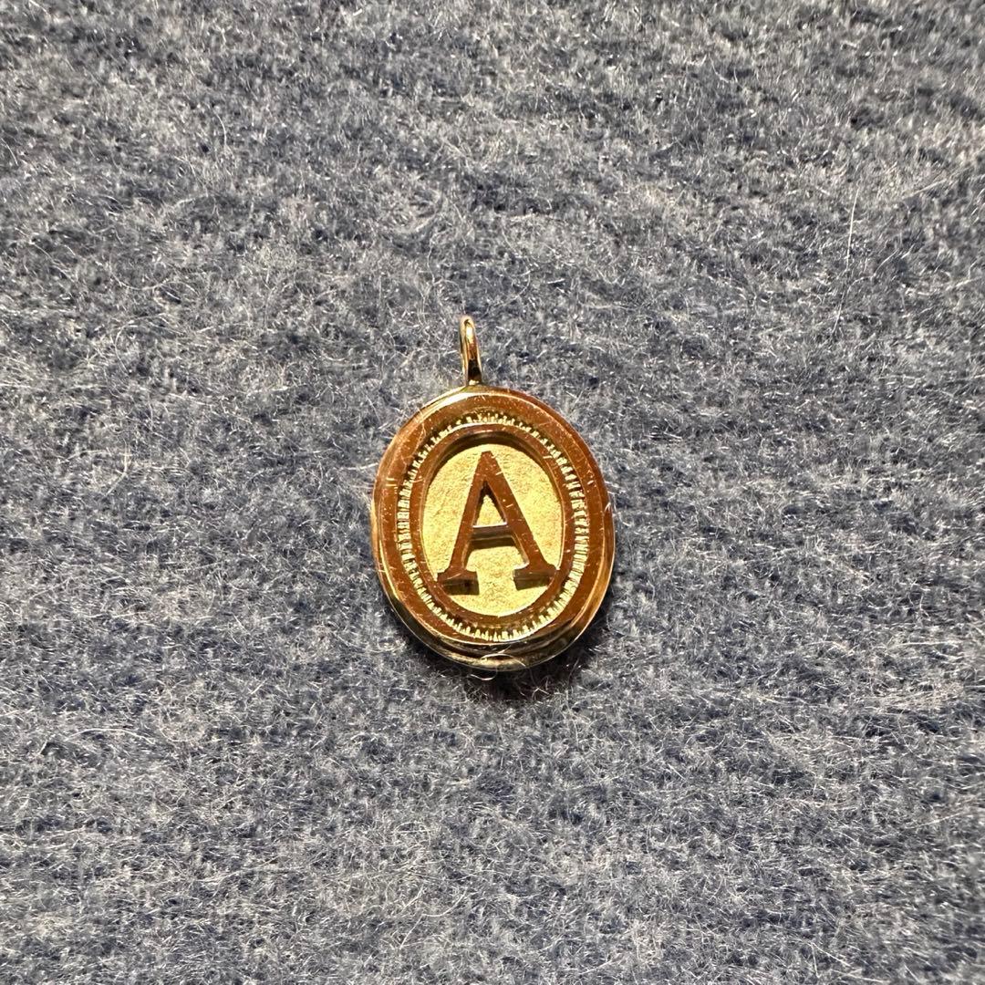 Quelle ChanceケルシャンスK10イニシャル A ネックレスチャーム