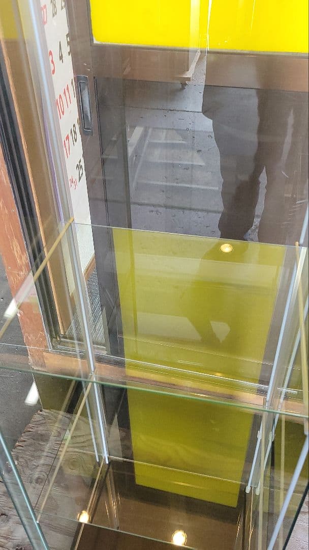 ひかる-引取限定！IKEA DETOLF ガラスショーケース 照明付