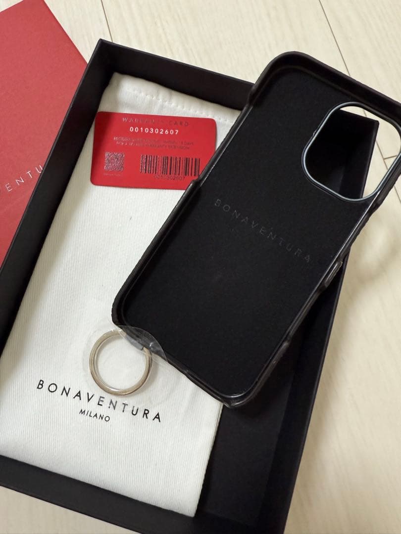 【新品未使用】BONAVENTURAレザーハンドル付き限定iPhone16ケース