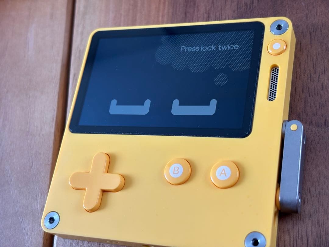 Playdate 本体 （液晶保護シール付き）+ 限定専用カバー（Pizza）