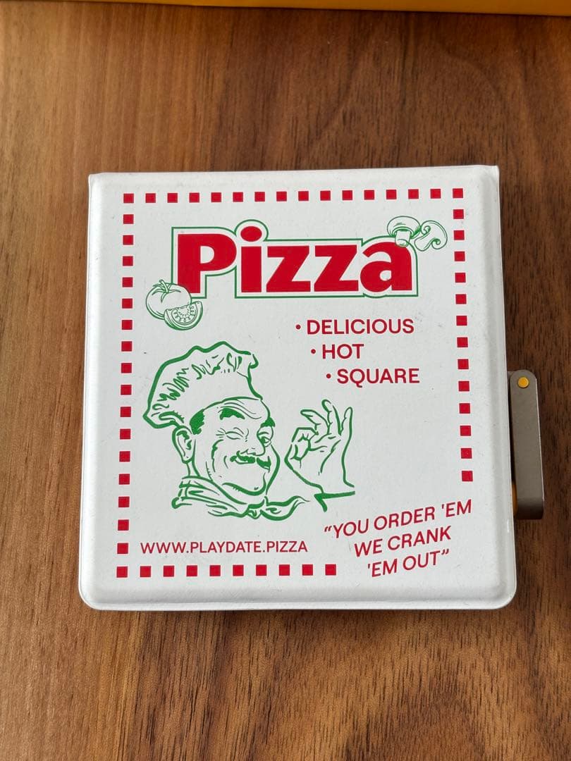 Playdate 本体 （液晶保護シール付き）+ 限定専用カバー（Pizza）