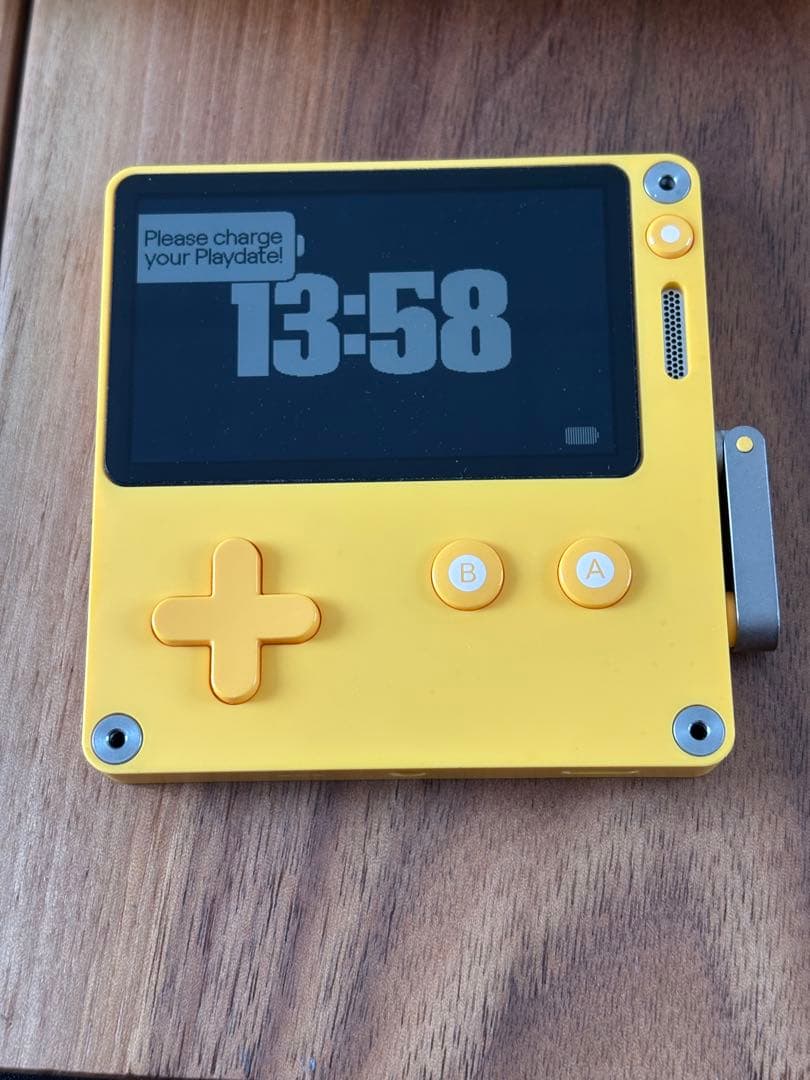 Playdate 本体 （液晶保護シール付き）+ 限定専用カバー（Pizza）