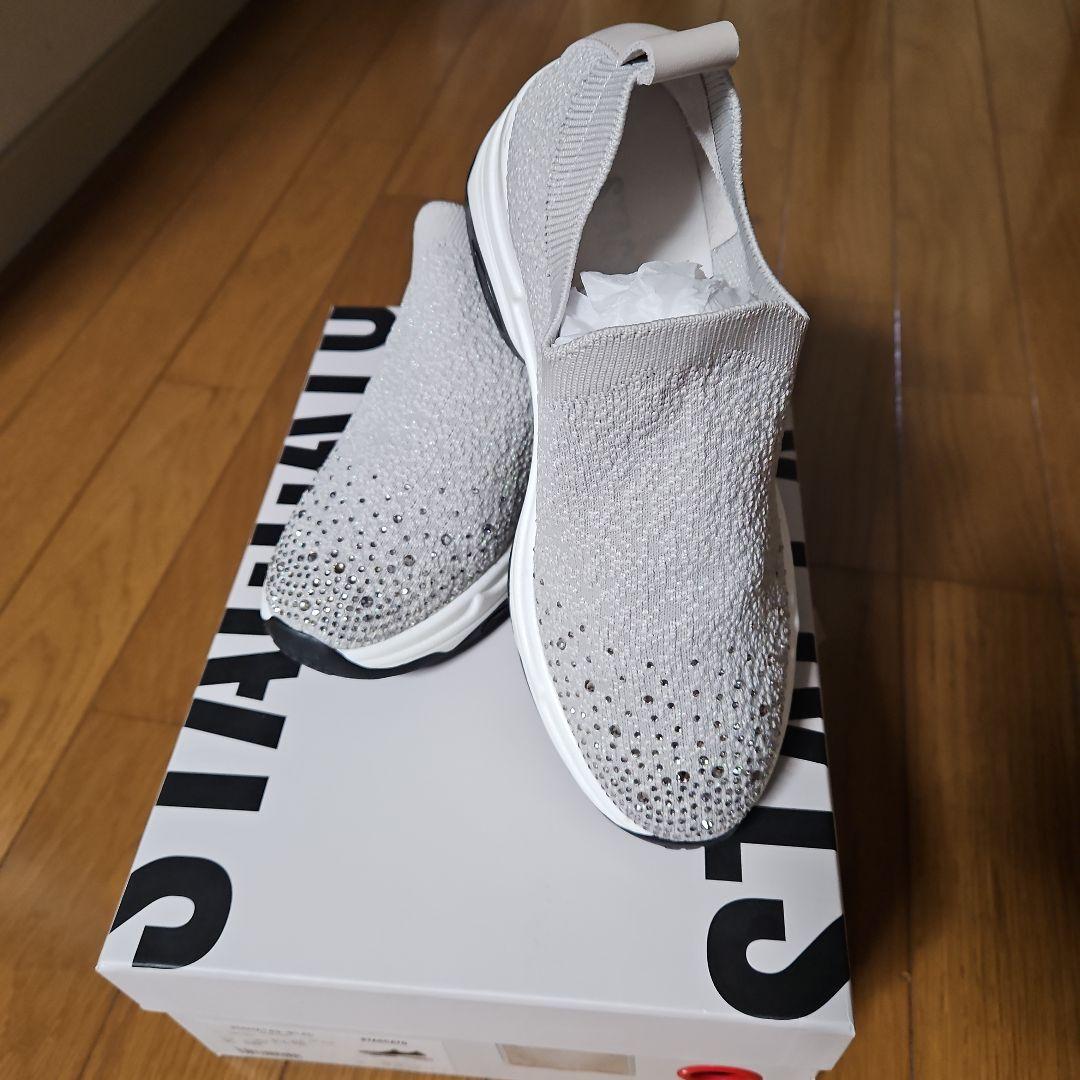 スタッカート ラインストーンスリッポンスニーカー