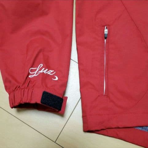 【新品未使用】ルースイソンブラ パーカー ピステ 赤 L トラスト ジャケット