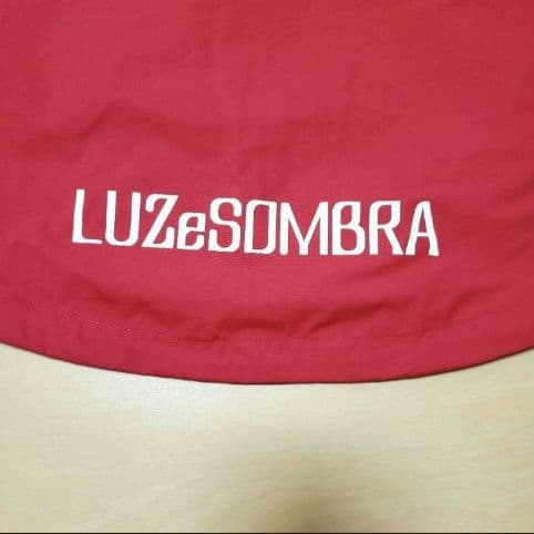 【新品未使用】ルースイソンブラ パーカー ピステ 赤 L トラスト ジャケット