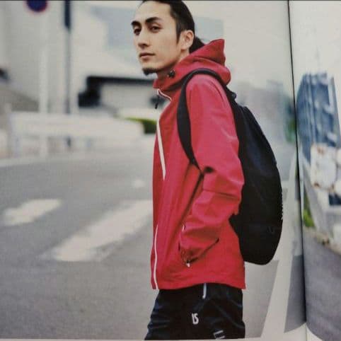 【新品未使用】ルースイソンブラ パーカー ピステ 赤 L トラスト ジャケット