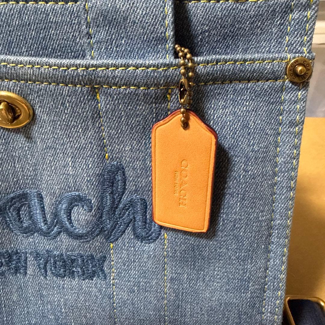 COACH コーチショルダーバッグ CARGO TOTE 26