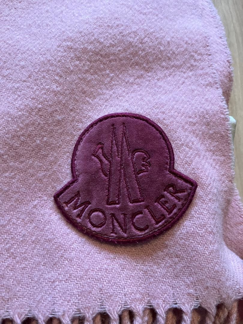 MONCLER ピンク系マフラー　モンクレール