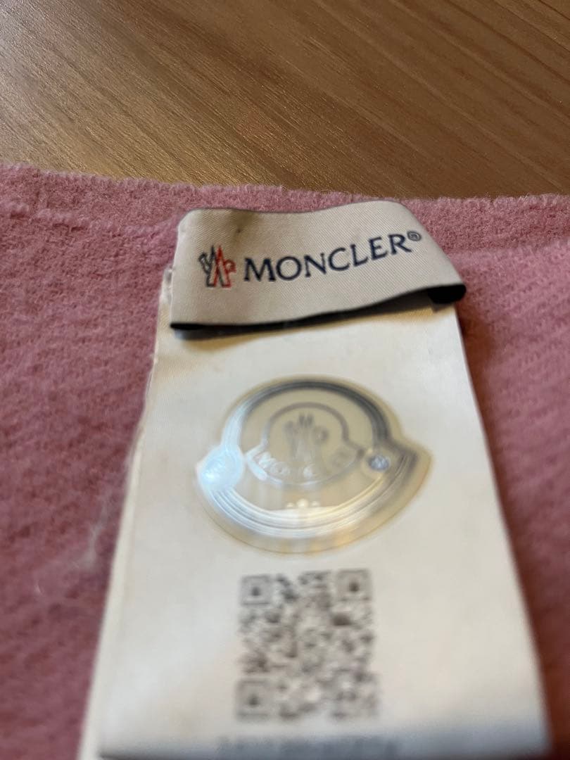 MONCLER ピンク系マフラー　モンクレール