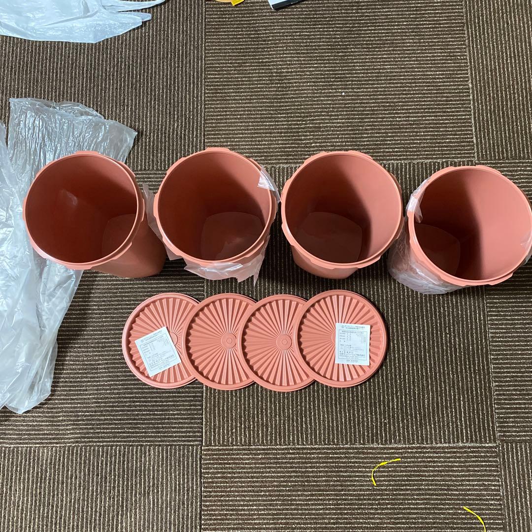 Tupperware保存容器4個セット、クイーンデコレーター